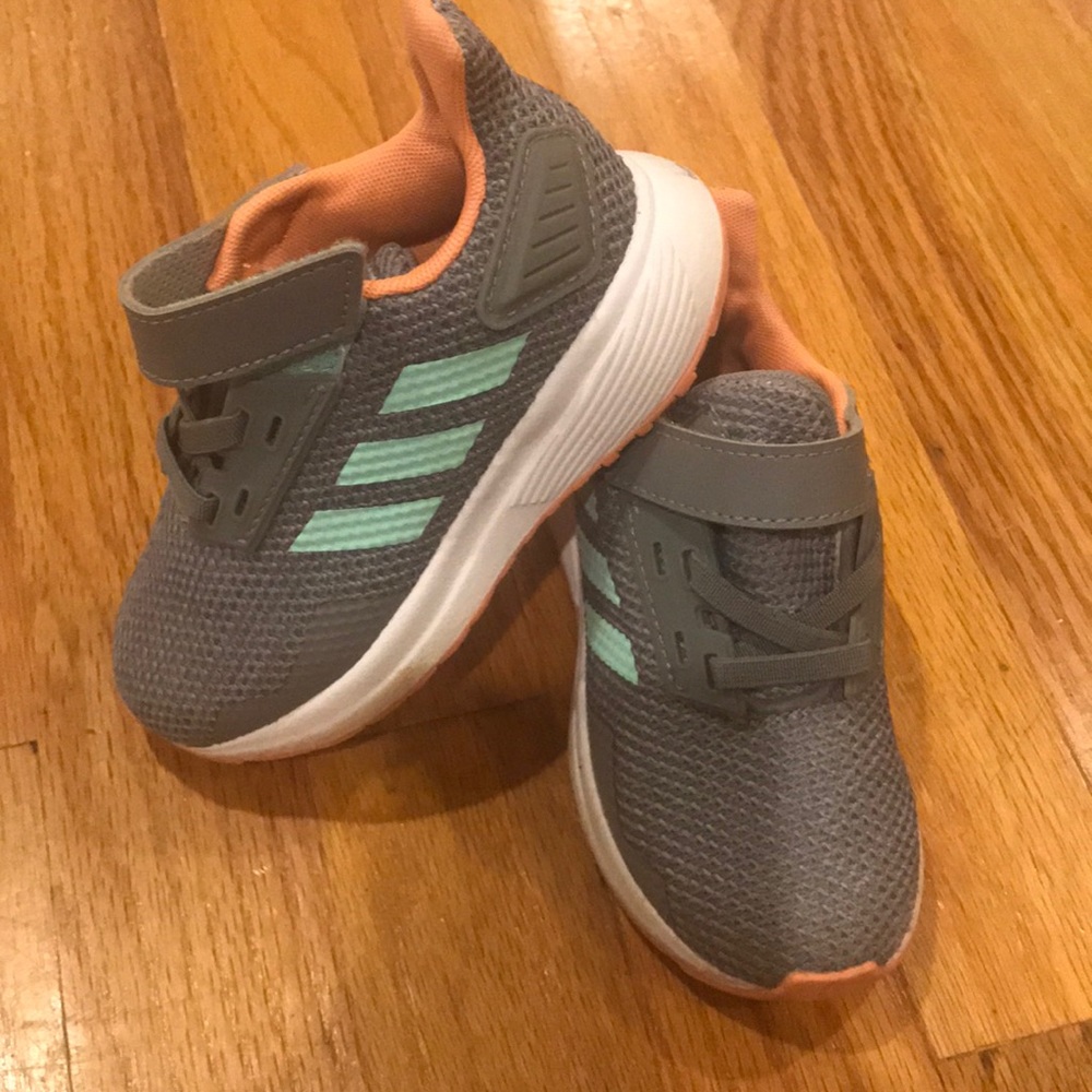 Adidas Sneakers
